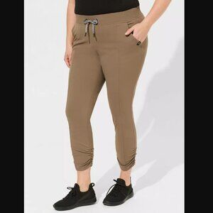 Torrid TRU Crop Active Pant